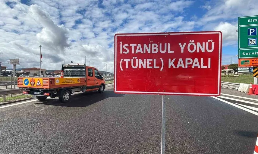 Anadolu Otoyolu İstanbul yönü onarım nedeniyle trafiğe kapatılıyor