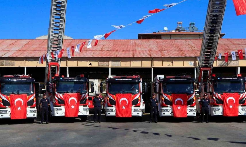 Antalya itfaiyesi yeni araç filosu ile güçleniyor