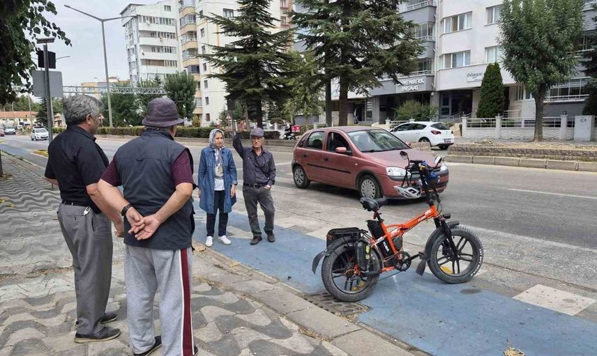 Eskişehir'de bisiklet sürücüsü yaya geçidinde otomobilin çarpması sonucu yaralandı
