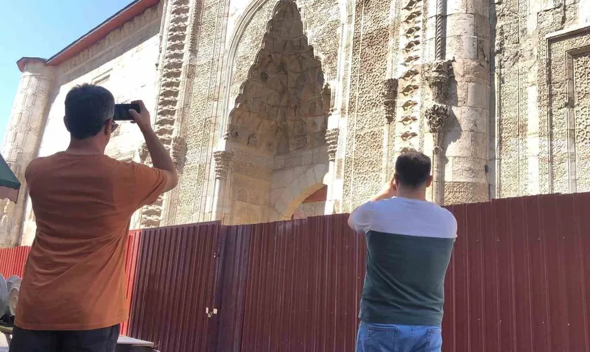 Sivas'taki tarihi zenginlikler turistlerin ilgisini çekiyor