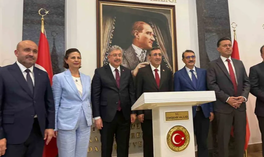 Cevdet Yılmaz, Eskişehir Valiliği'nde önemli görüşmeler gerçekleştirdi