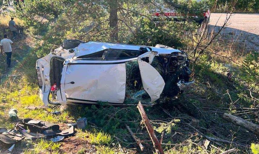 Kastamonu'da otomobil şarampole yuvarlandı, 5 kişi yaralandı
