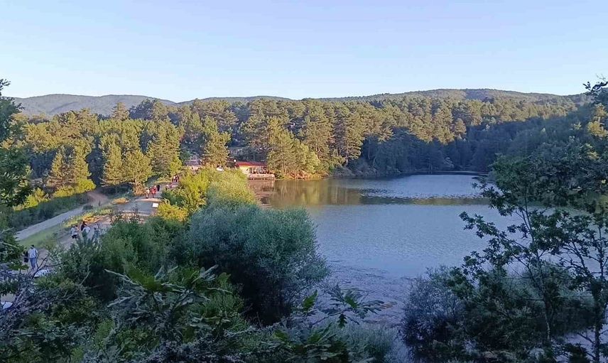 Küçükelmalı tabiat parkı, hafta sonu binlerce ziyaretçiyi ağırladı