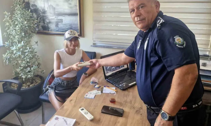 Serik'te zabıta ekipleri kaybolan çantayı sahibine ulaştırdı