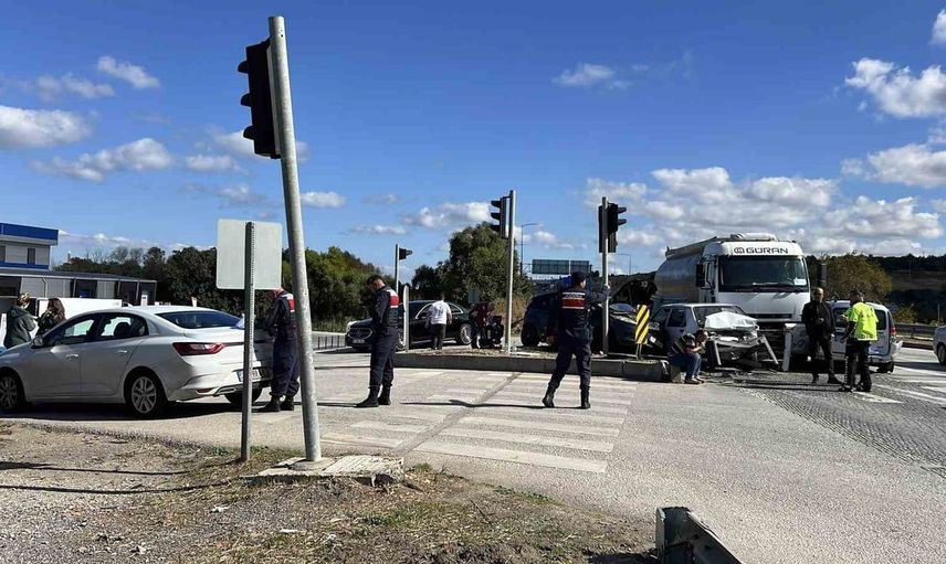 Çanakkale'de freni patlayan tanker zincirleme kaza yarattı