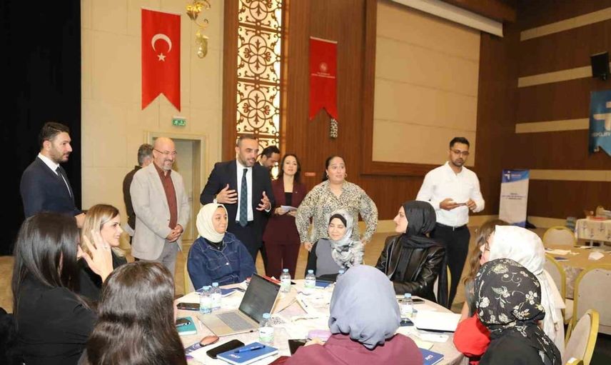 Konya'da gençler ve iş dünyası iş buluşmasında bir araya geldi