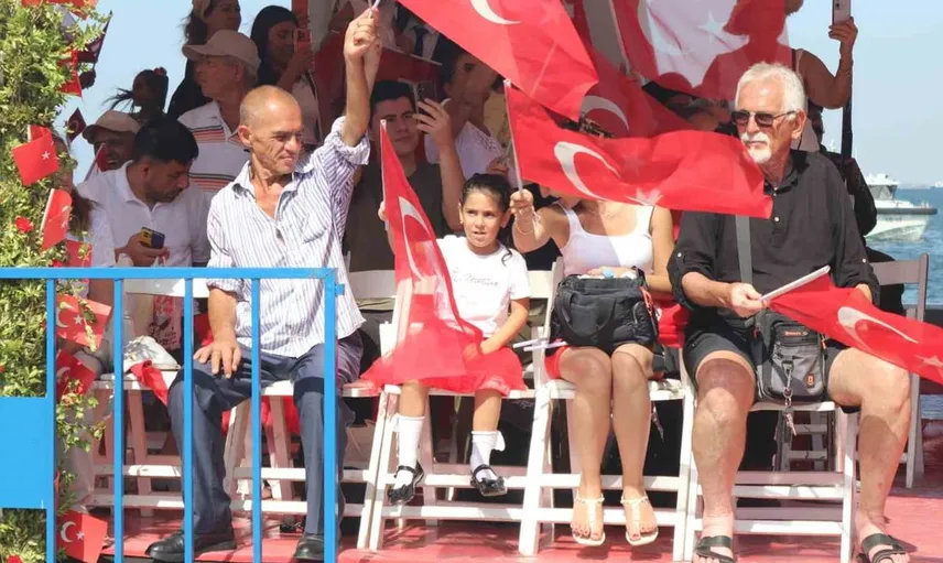 İzmir’de 30 Ağustos Zafer Bayramı coşkusu: Duygu dolu anlar yaşandı