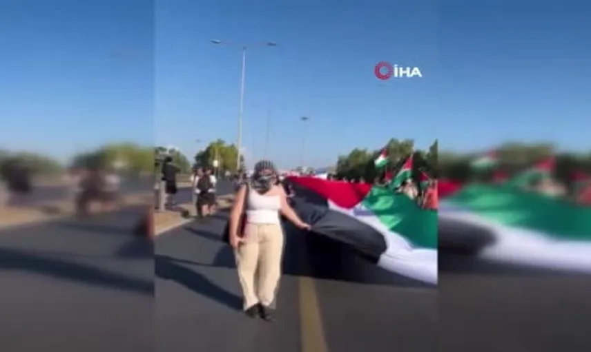 Yunanistan'da İsrailli turistleri taşıyan gemiye protesto gösterisi