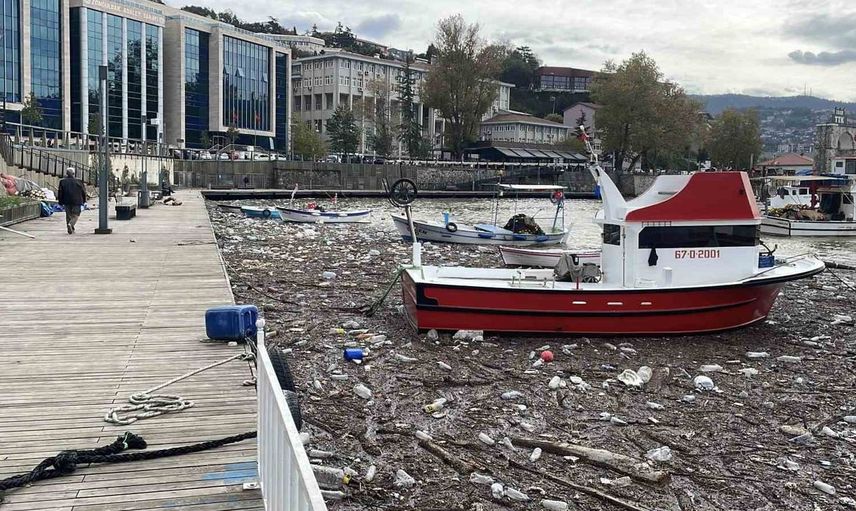 Zonguldak limanındaki kirlilik manzarası gözler önüne serildi