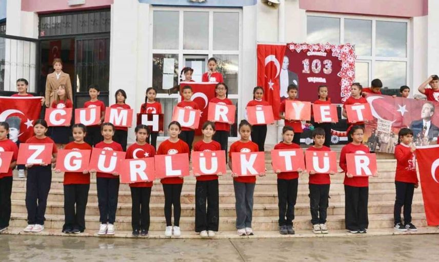 Cumhuriyet Bayramı'nın coşkusu Manisa'daki okullarda yaşandı