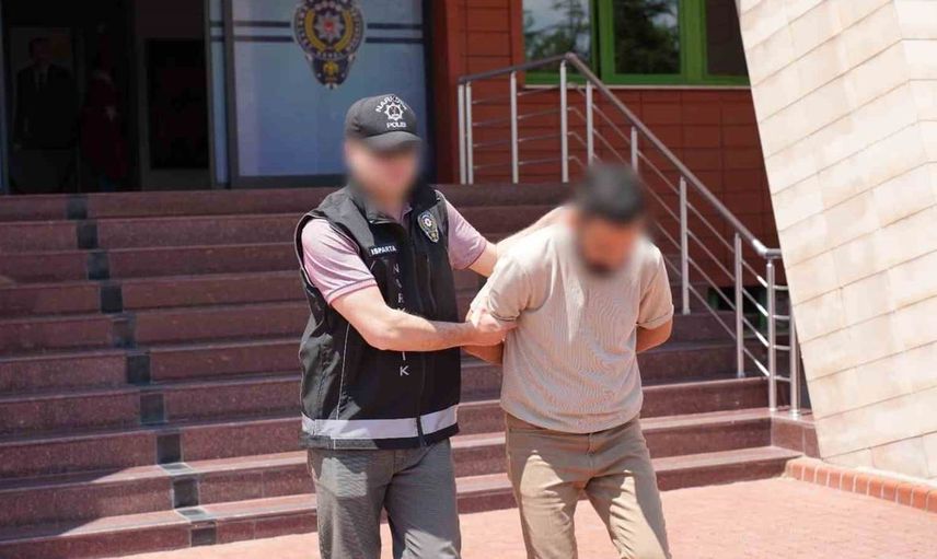 Uyuşturucu suçundan 8 yıl hapis cezasıyla aranan şahıs yakalandı
