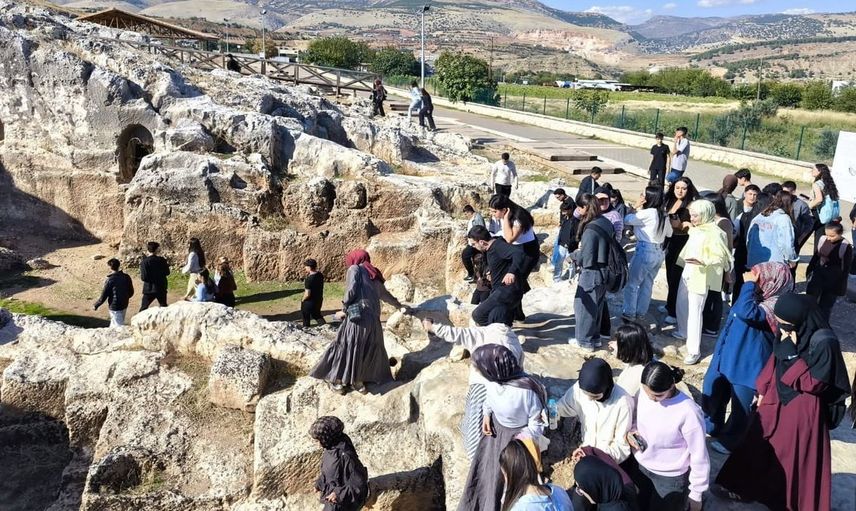 YKS hazırlığına Perre Antik Kenti gezisi: Gençler tarihi keşfediyor