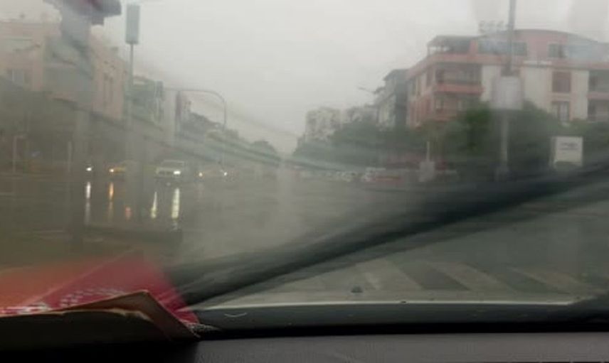 Antalya'da aniden bastıran yağmur günlük hayatı olumsuz etkiledi