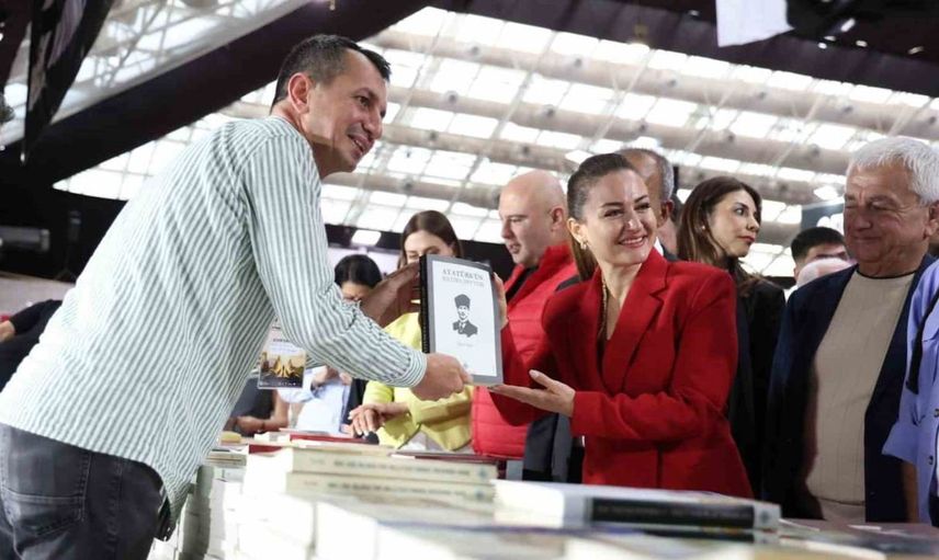 Antalya kitap fuarı bu yıl kapılarını açtı: Geleceği yazmaya davet ediyor