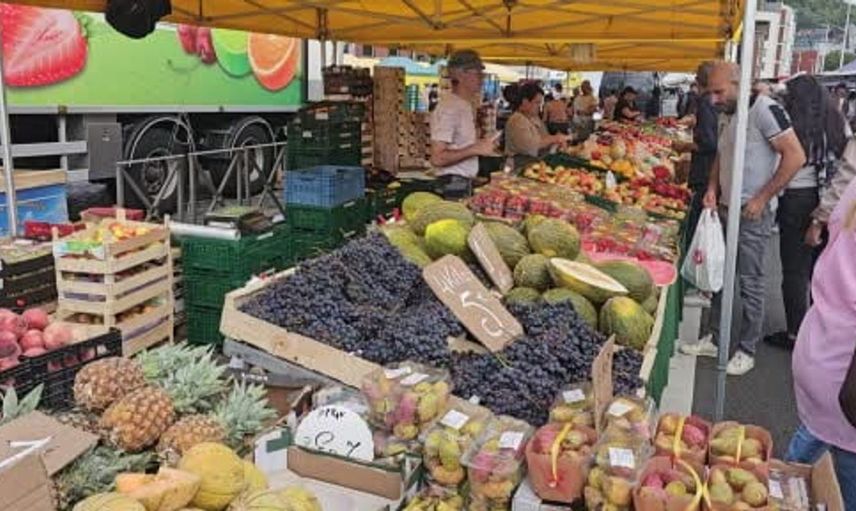 Belçika semt pazarlarında Türkçe rüzgarı: Müşterilere özel ilgi