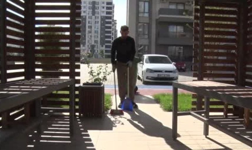 Hayatın zorluklarını şiirle yansıtan apartman görevlisi: Nurettin Can