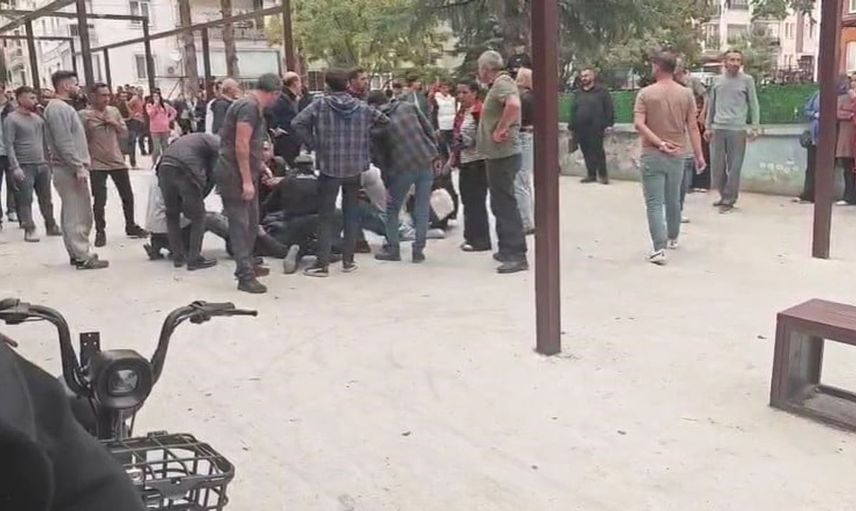 Isparta'da bıçaklı kavga: yaralı şahıs hastaneye kaldırıldı