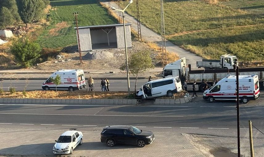 Hasköy'deki trafik kazasında 3 kişi yaralandı