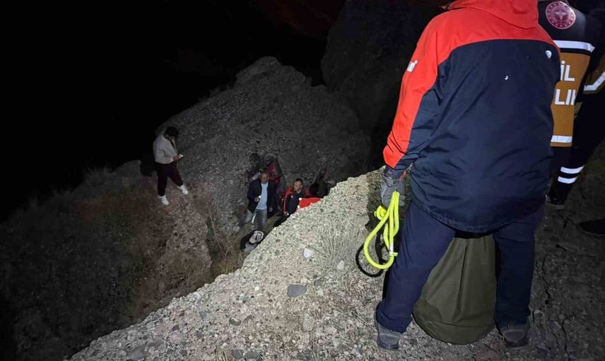 Avanos'ta kayalıklardan düşen 69 yaşındaki motosikletli kurtarıldı