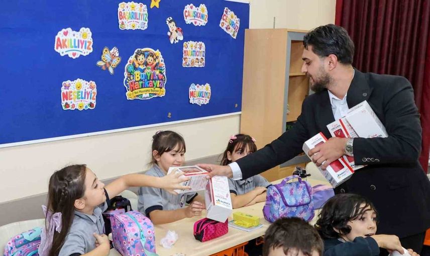 Beykoz Belediyesi eğitime destek veriyor: 30 bin kalem kutusu seti ve 1.777 öğrenciye nakdi yardım
