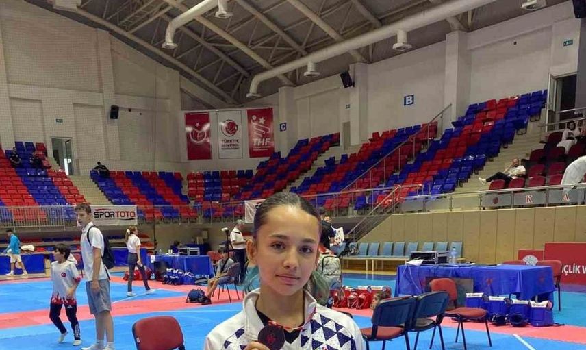 Kayseri taekwondocuları karabük'te başarılarına başarı kattı