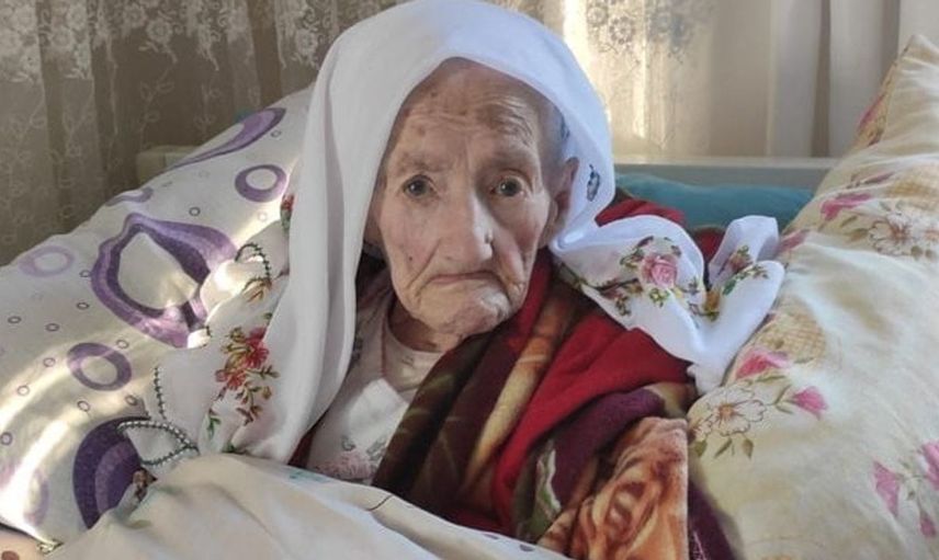 114 yaşındaki Salli Nine’ye anlamlı ziyaret: Torunlarının torununu gördü