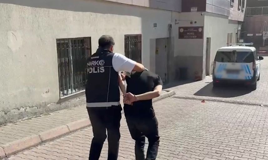 Kayseri’de kesinleşmiş hapis cezasıyla aranan 2 şahıs yakalandı