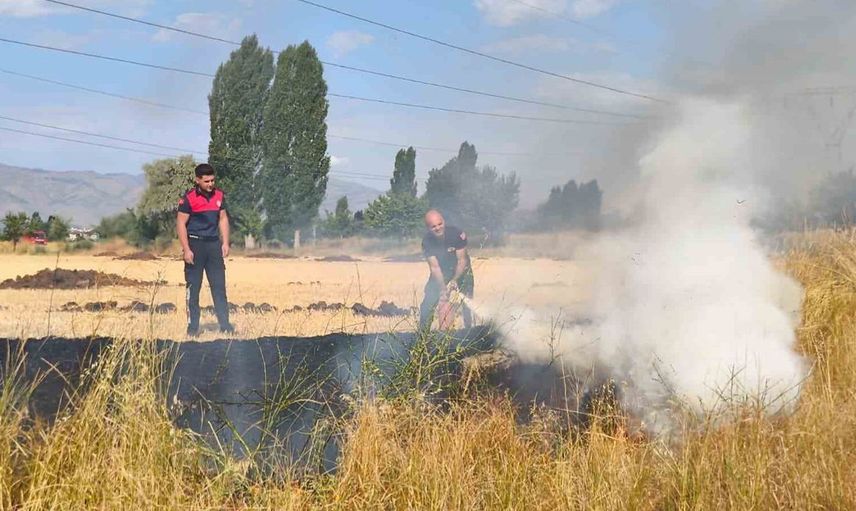 Erzincan'daki arazi yangını itfaiye ekiplerinin zamanında müdahalesiyle kontrol altına alındı