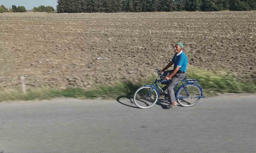 85 yaşındaki bisiklet tutkunu sağlığını pedallayarak koruyor
