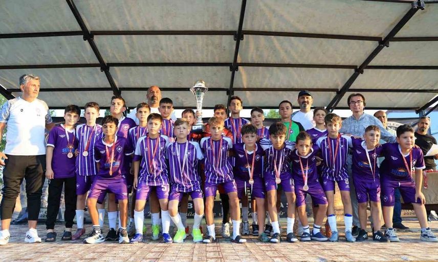 Çorum'da düzenlenen Hitit Cup futbolda şampiyon samsun ekibi oldu