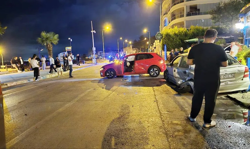 Mudanya'da kaza: Direksiyon hakimiyetini kaybeden sürücü karşı şeride çarptı