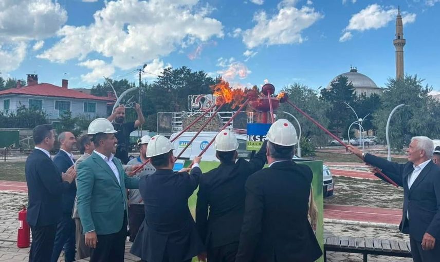 Arpalı beldesi doğal gaz ile tanıştı: Meşale yakma töreni coşkuyla gerçekleştirildi