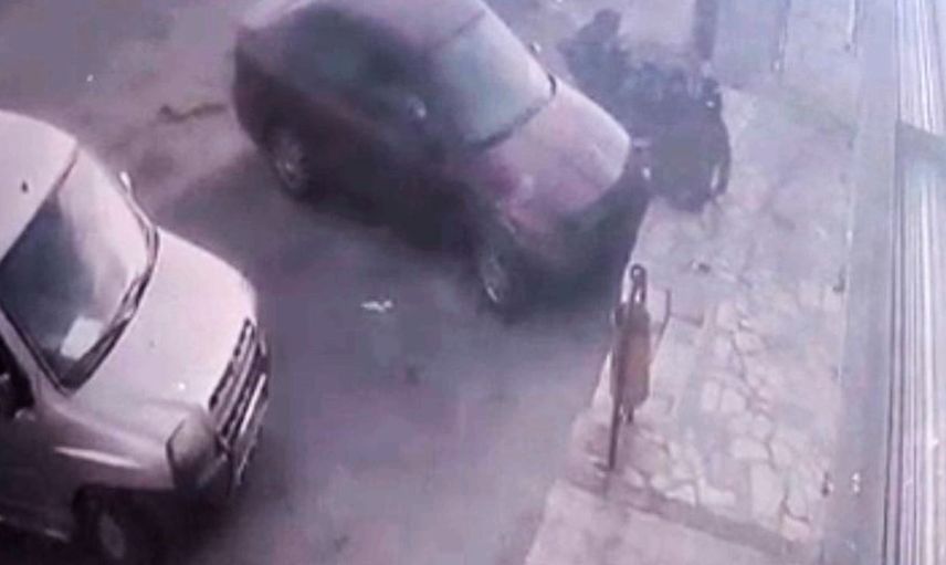 Kayseri'de vitesi karıştıran sürücü kaldırımda oturan şahsa çarptı