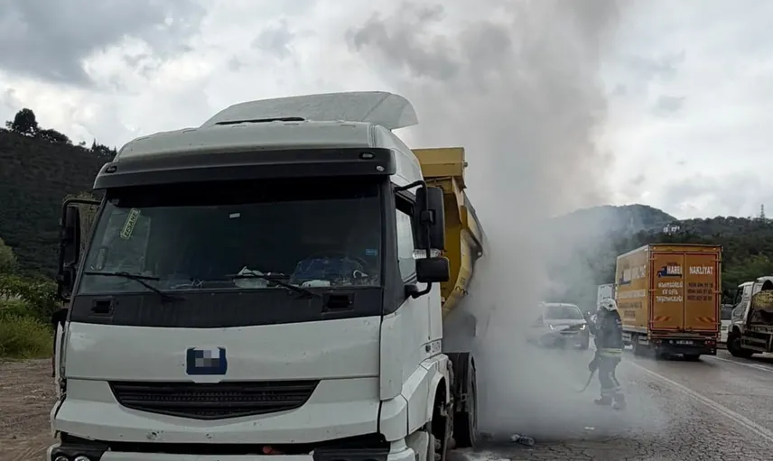 Ordu'da seyir halindeki hafriyat kamyonunda yangın paniği