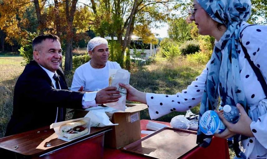 Bilecik'te öğrenciler köfte eşliğinde müzikle buluştu