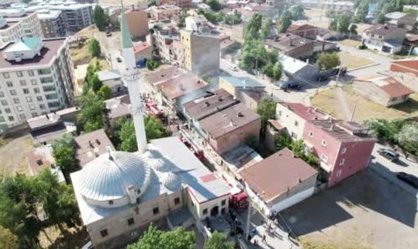 Palandöken'de metruk binada yangın çıktı