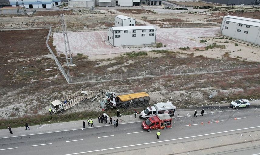 Konya'da tır ve kamyon çarpıştı: 1 ölü, 1 yaralı