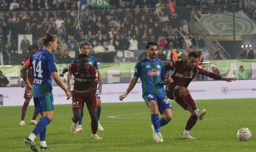 Çaykur Rizespor, Trabzonspor'u ilk yarıda iki golle geçiyor