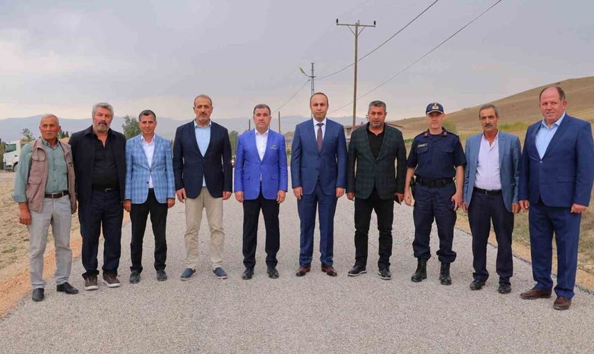 Bayburt'ta köy bağlantı yolu çalışmaları yerinde incelendi