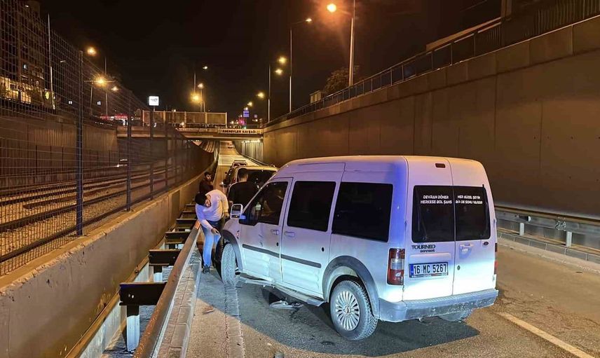 Bursa'da çarpışma sonucu motosiklet sürücüsü yaralandı
