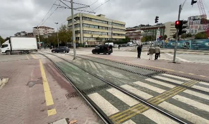 Kocaeli'de tramvay kazası: İki kadın yolda yürürken çarpıldı