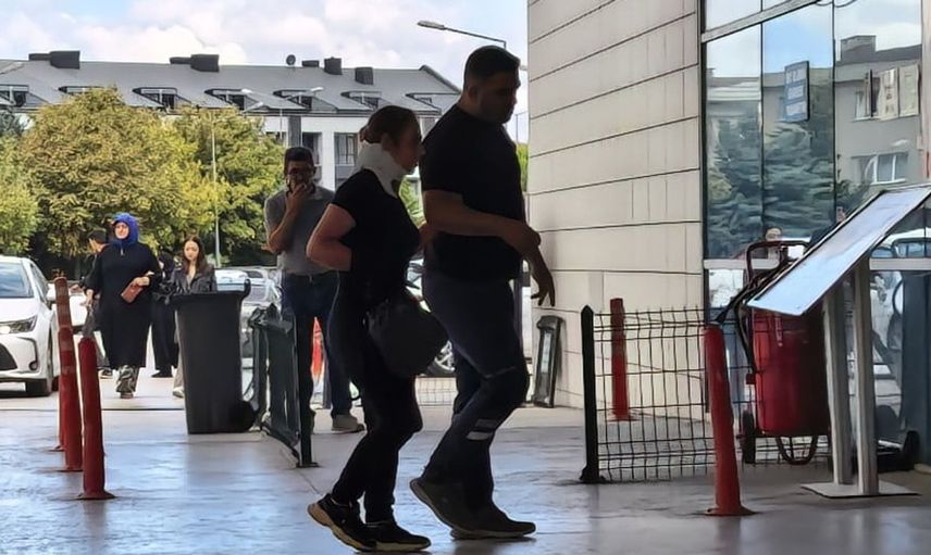 İnegöl'de kontrolden çıkan araç köprü bariyerlerine çarptı: 2 yaralı