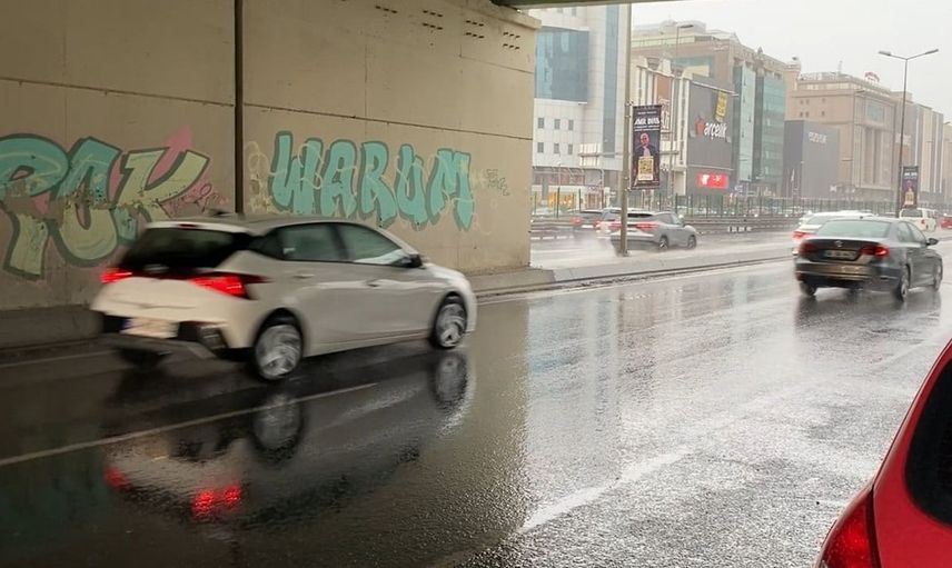 İstanbul'da sağanak yağış etkisini sürdürüyor