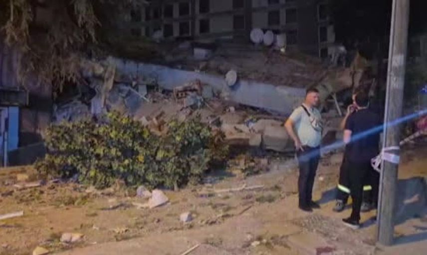 Bahçelievler'de boş bina çöktü, yaralı yok