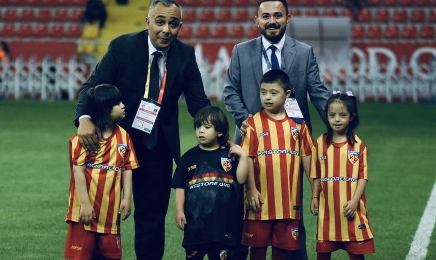 Kayserispor-İstanbulspor maçında Down sendromlu çocuklarla anlam dolu anlar yaşandı