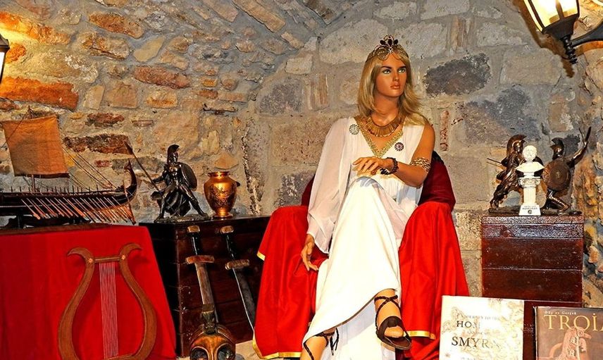 Çeşme Kalesi’nde açılan sergi Homeros’un destanı ile kültürel mirası buluşturuyor
