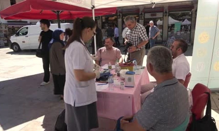 Kastamonu'da halk sağlığı sokağı kuruldu: Ücretsiz sağlık testleri yoğun ilgi gördü