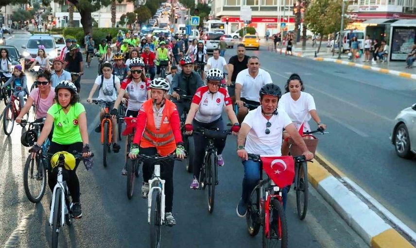 Efeler'de zafer bayramı coşkusu: Bisiklet turu ve fener alayı düzenleniyor