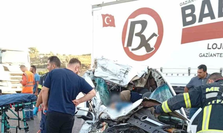 Mersin'de trafik kazası faciası: 2 kişi yaşamını yitirdi