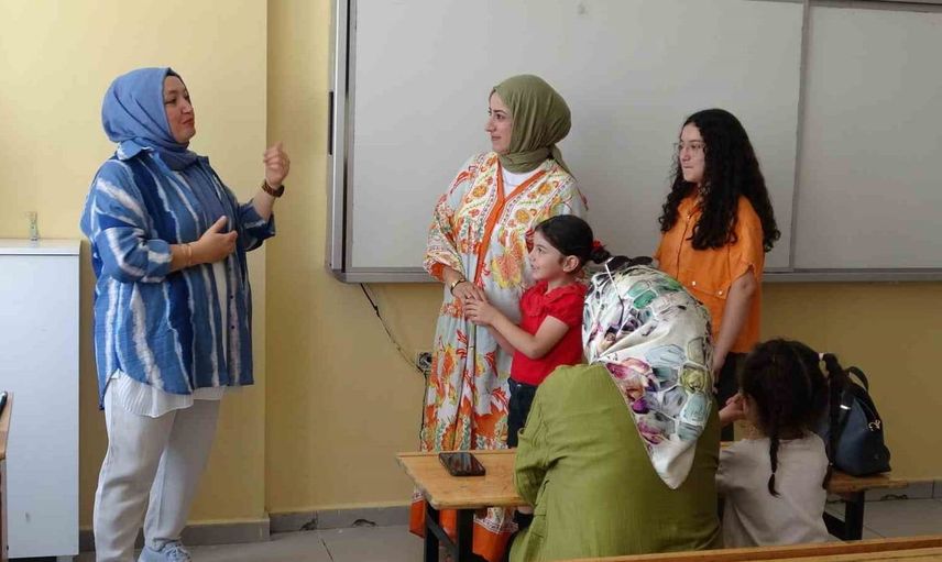 Van’da öğrenciler yeni eğitim dönemine hazırlanıyor